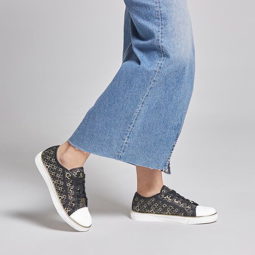 Tenis en Material Textil Monogram para Mujer G By Guess