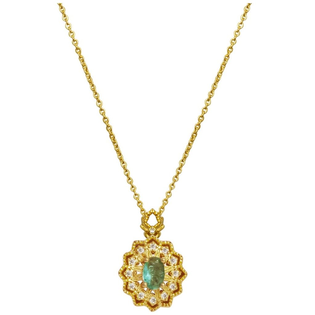 Dije con Cadena Vintage con Cristal Esmeralda Queen Victoria