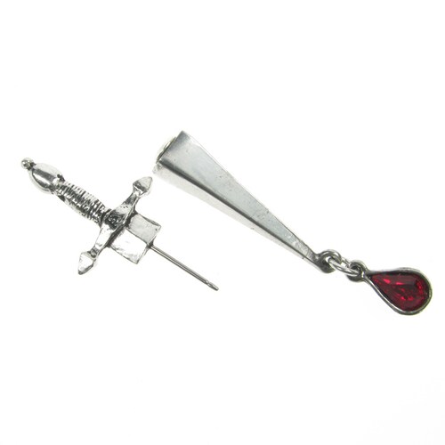 Arete Tipo Espada, 1pza Daga Con Cristal Gota De Sangre BYTESHOP