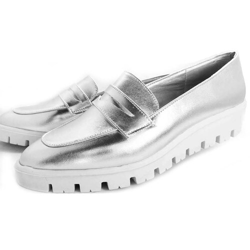 Mocasines de moda para mujer, diseño puntal. Delia Torres®