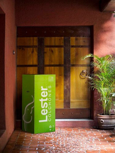 Lester Resten Colchón Híbrido Ortopédico - Terapéutico Adaptable - Queen Size - Hipoalergénico con tratamiento antibacteriano - Calidad Superior - 10 Años de Garantía - Hecho en México 