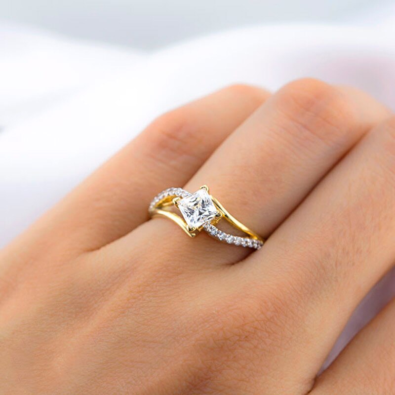 ANILLO DE COMPROMISO 14K ORO AMARILLO CON PIEDRA PRINCESS ABBA JOYAS