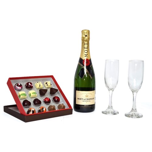regalos de aniversario/ Set Moet Chandon, chocolate y accesorio 