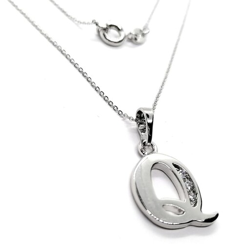 Dije Letra Q Baño de Rodio INCLUYE Cadena y Caja Para Regalo Farcelli Jewelry