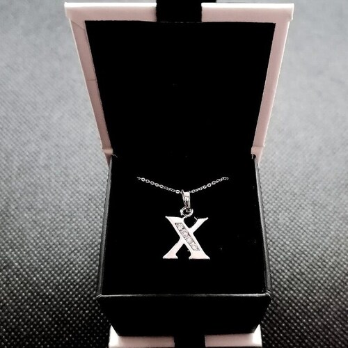 Dije Letra X Baño de Rodio INCLUYE Cadena y Caja Para Regalo Farcelli Jewelry