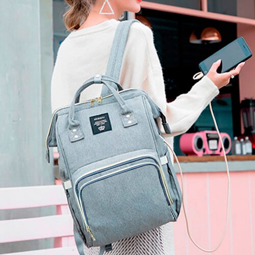 Mochila Pañalera con Puerto para Carga USB Color Azul Mezclilla