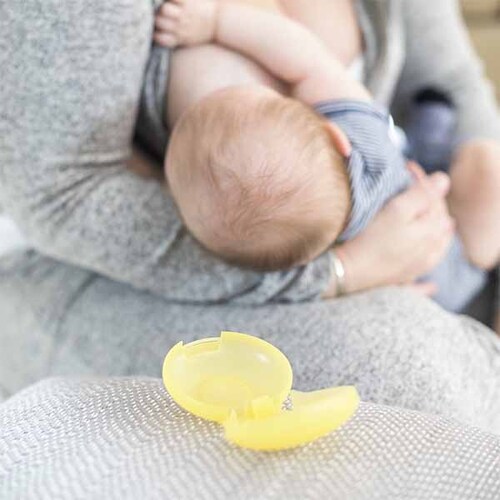 Medela Pezoneras para Lactancia de 16mm con Estuche     