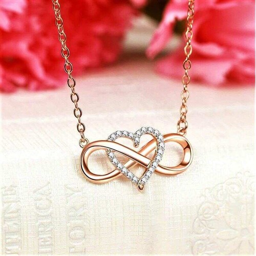 Dije Infinito con Cristal Swarovski y Baño de Oro Rosa Farcelli Jewelry INCLUYE CAJA PARA REGALO