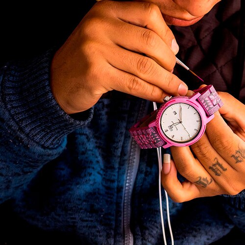 Reloj Alebrije by Tonas Wood Unisex Color Rosa Colorada 