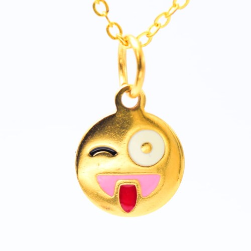Joya Cadena Y Dije Emoji Con Un Ojo Cerrado Acero Color Dorado