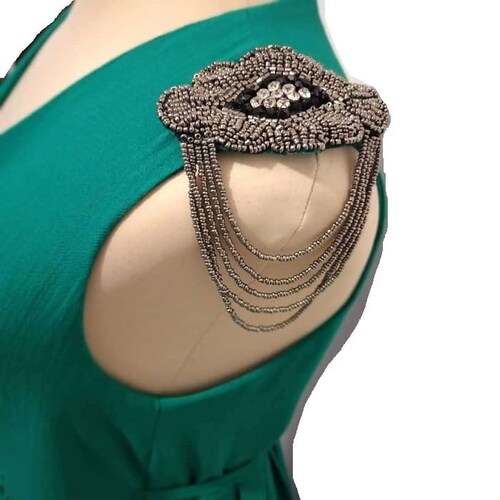 MAXIVESTIDO "MANTIS" VERDE JADE CON APLICACION EN HOMBROS AZNARA CONFECCIONES