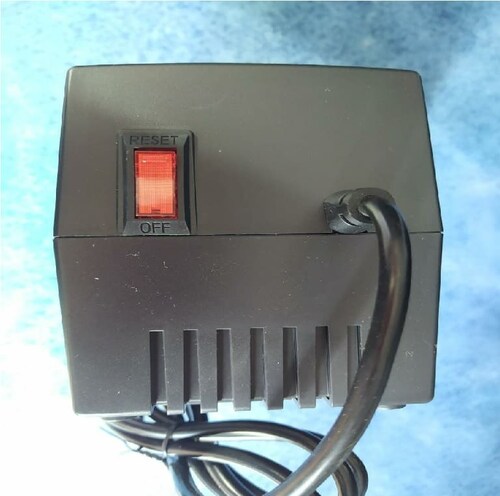 Regulador SUPRESOR DESCARGAS ELECTRICAS KOBLENZ 00-1599-00-0 Negro 1410VA 700W PC MAC TV PANTALLA