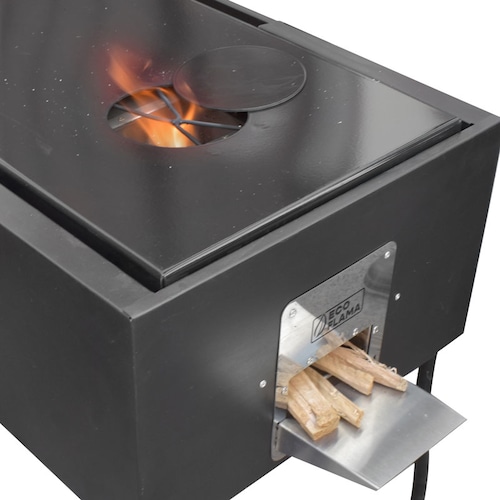 Estufa ecológica ECOFLAMA, diseñada para la ebullición y cocción de alimentos a fuego directo e indirecto, utilizando leña como principal combustible