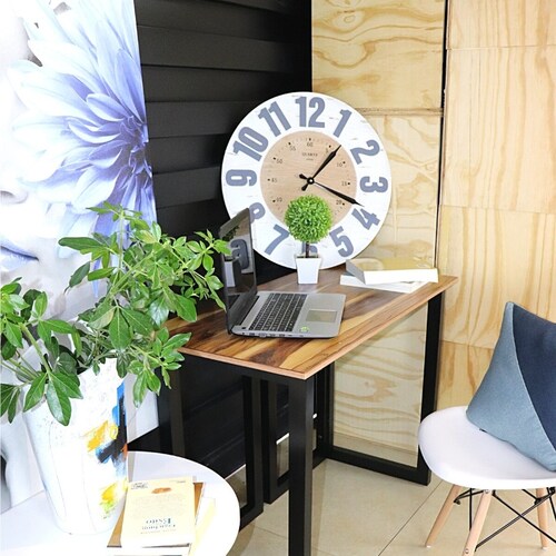 Escritorio en Casa para Gamer o Home Office un Cubierta de Parota y Patas de Madera Solida en Color Negro Norval