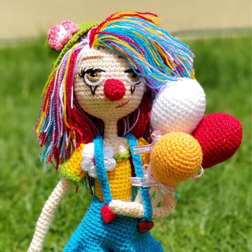 Muñeca Amigurumi Payasita con Globos 30 Cms