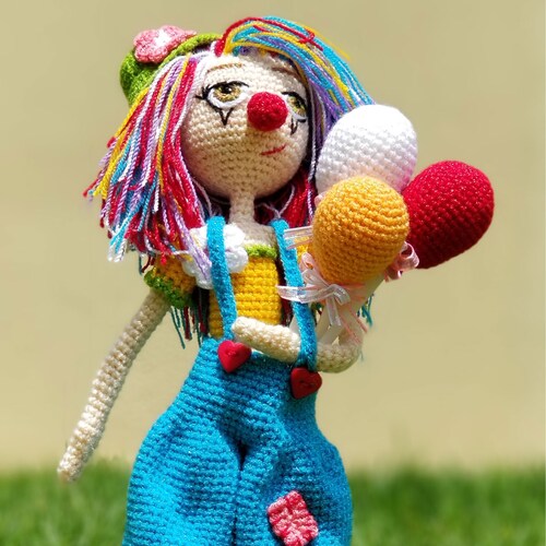 Muñeca Amigurumi Payasita con Globos 30 Cms