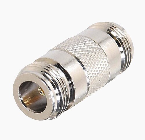 Adaptador Barril en Linea para 50 Ohm, de Conector N Hembra a N Hembra, Plata/ Oro/ Teflón.