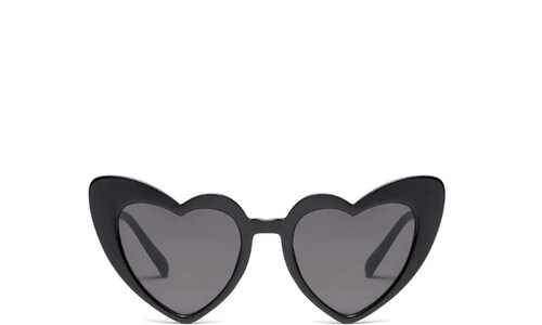 Lentes De Sol Valeria Corazón Oversize Negro.