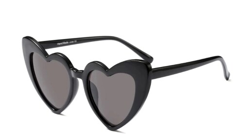 Lentes De Sol Valeria Corazón Oversize Negro.