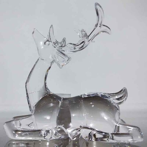 Venado sentado acrílico MM