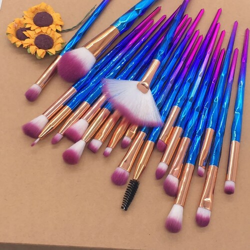 Set De 20 Brochas Pinceles De Maquillaje Prisma Diamante Azul con Rosa