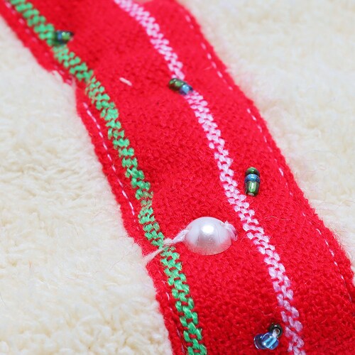 Sueter tela de Borrega con detalles de tela cambaya o de rebozo para mascotas de todos los tamaños color blanco marca El Rebozo de Dolce