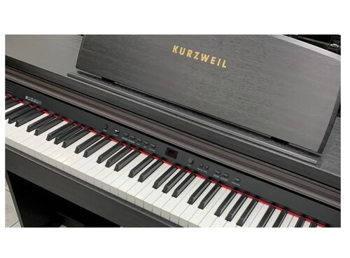 Piano Digital KURZWEIL modelo KA130 color negro, con banco.