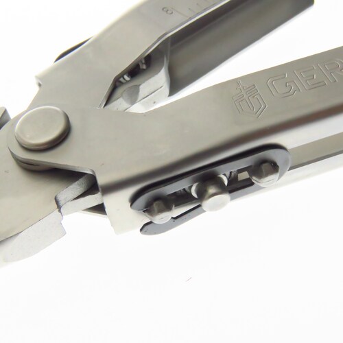 G7530 Gerber Mp600 Pinza Multiherramienta De Punta Con Funda.
