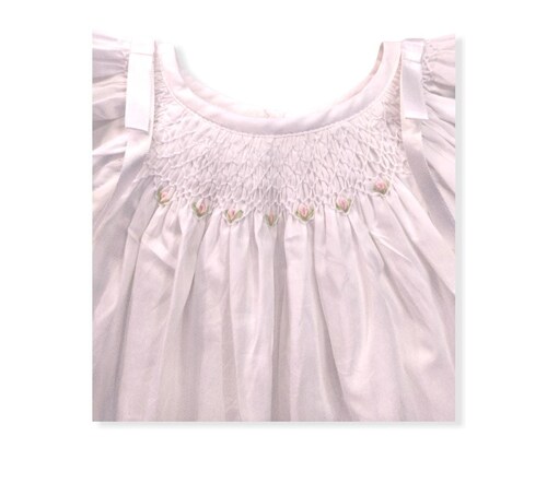 VESTIDO BLANCO  CON MOÑO Y FLORES