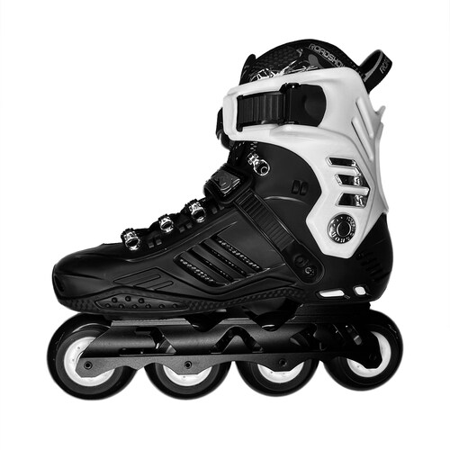 Patines En Negro con Blanco semiprofesionales para Slalom.
