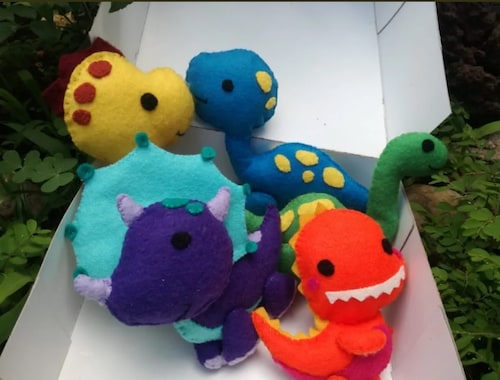 Paquete De 5 Dinosaurios De Fieltro Personalizados