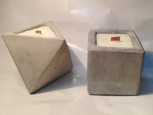 2 Velas CUBO Y TRIANGULO Monte Vitro en base de Concreto con cera de Soya y pabilo de madera
