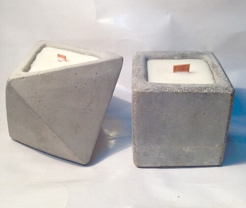 2 Velas CUBO Y TRIANGULO Monte Vitro en base de Concreto con cera de Soya y pabilo de madera
