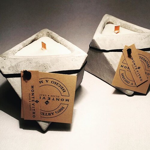 2 Velas aromaticas en TRINAGULO de Concreto Monte Vitro con cera de Soya y pabilo de madera 
