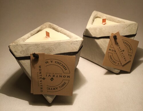 2 Velas aromaticas en TRINAGULO de Concreto Monte Vitro con cera de Soya y pabilo de madera 