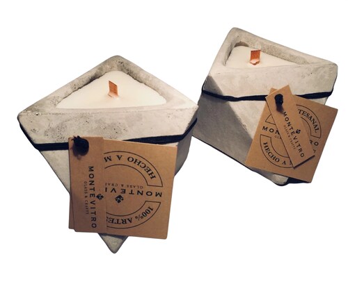 2 Velas aromaticas en TRINAGULO de Concreto Monte Vitro con cera de Soya y pabilo de madera 