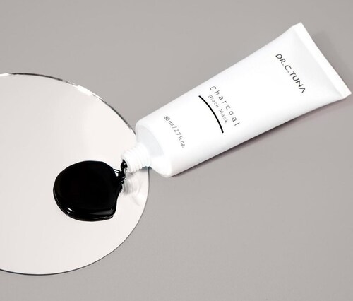 Activated Charcoal Mascarilla Negra by Farmasi Elimina Grasa y Puntos Negros.