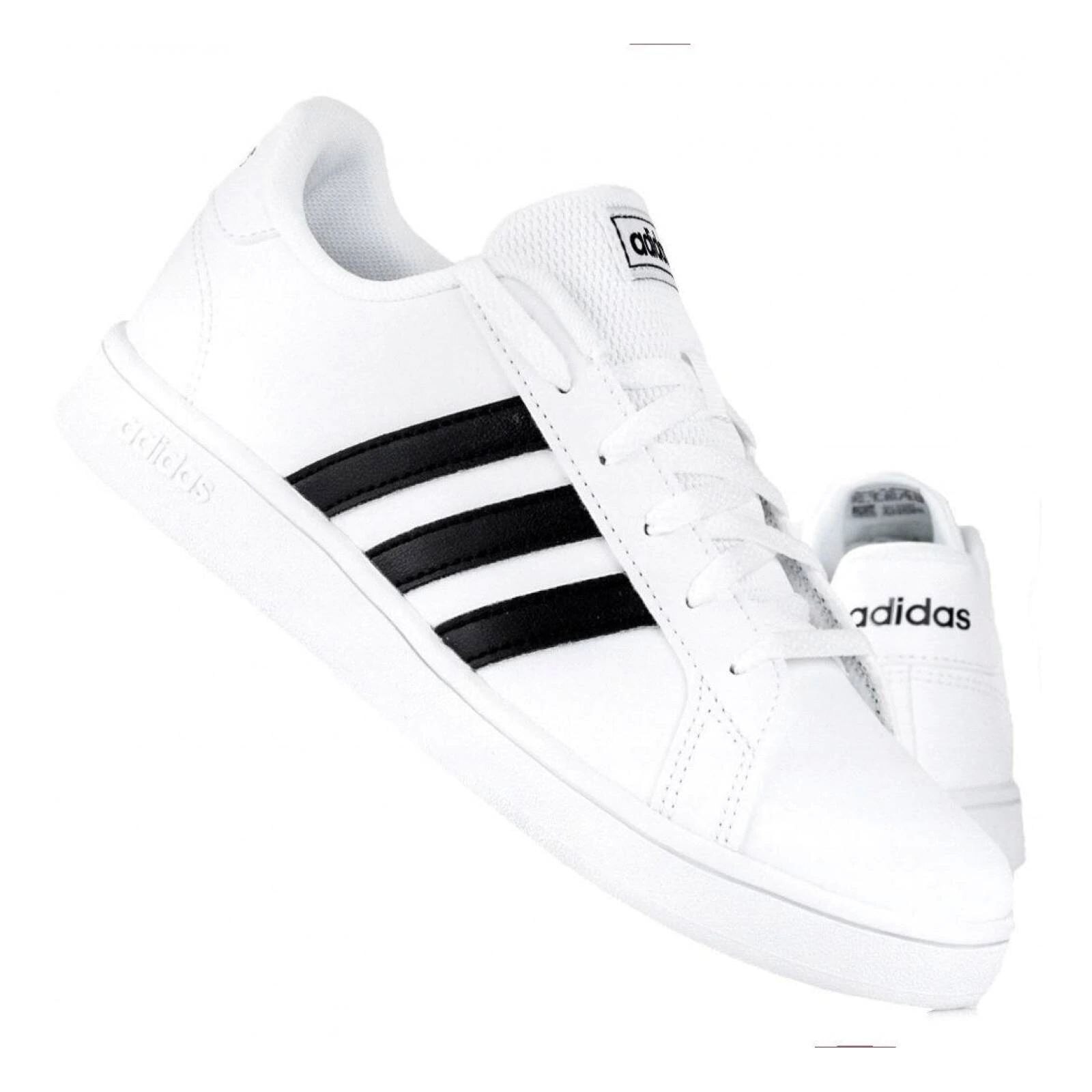 Tenis blancos 2024 con negro hombre