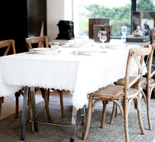 Mantel Rectangular para Mesa Troquelado En El Borde, Medidas 2.50 x 1.50 m, 100% Poliéster de Excelente Calidad "Blanco"