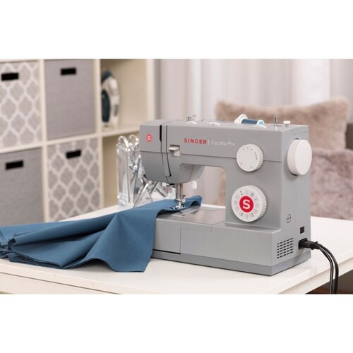 Maquina de coser mecánica heavy duty marca Singer