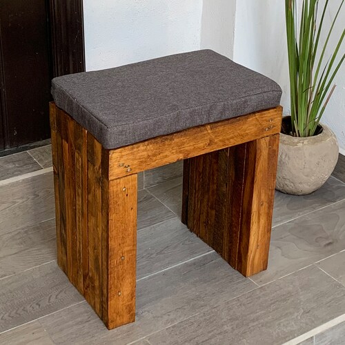 Banca para Jardín con Cojín Individual, de Madera Durable Estilo Vintage Hermoso. 45 cms.