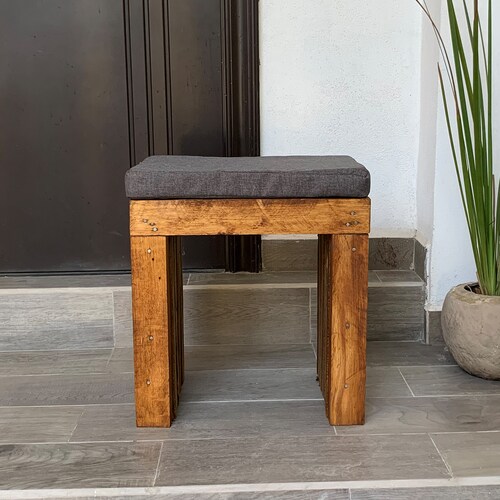 Banca para Jardín con Cojín Individual, de Madera Durable Estilo Vintage Hermoso. 45 cms.