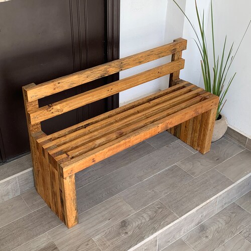 Este banco de madera para exterior, será ideal para cualquier estilo