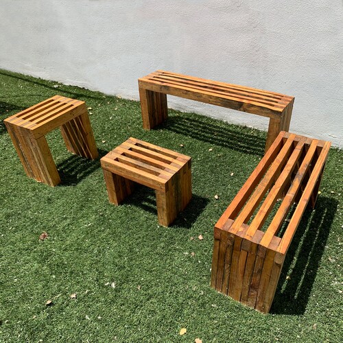Sala con Banca de Jardín Exterior estilo Vintage, 4 piezas, muy durable y resistente al sol y lluvia.