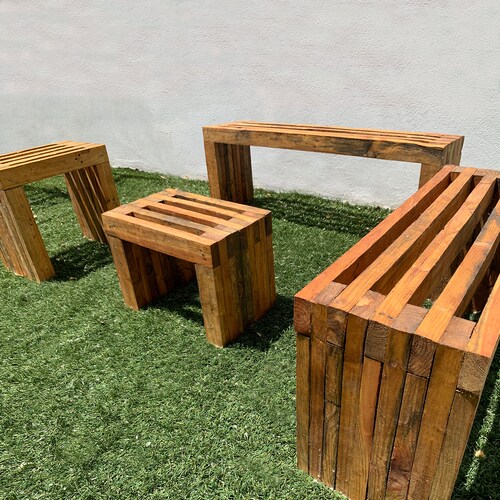Sala con Banca de Jardín Exterior estilo Vintage, 4 piezas, muy durable y resistente al sol y lluvia.