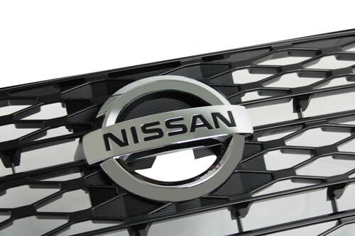 Parrilla Con Emblema Original Nissan Frontier 2014-2020