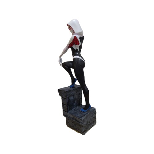 GWEN STACY FIGURA COLECCIONABLE  
