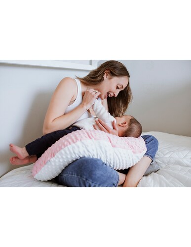 Beneficios de tener un cojín de lactancia para dar el pecho al bebé
