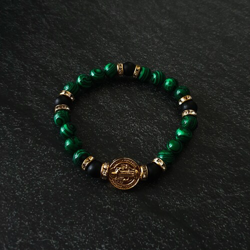 Pulsera de hombre de San Benito con piedra verde y piedra onix