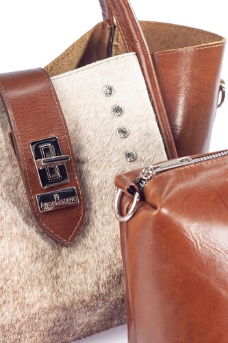 Bolso tote A ÁNGELOZANO de Piel con Pelo vacuno natural y estoperoles con cosmetiquera Modelo Alexa